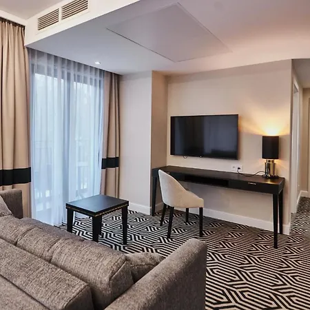 - Baltic Uzdrowiskowa 36-40 *