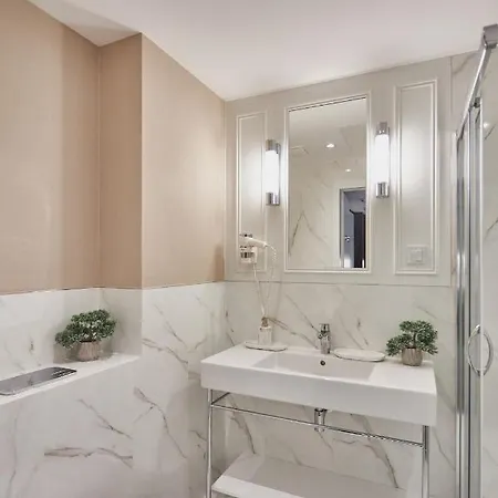 - Baltic Uzdrowiskowa 36-40 *