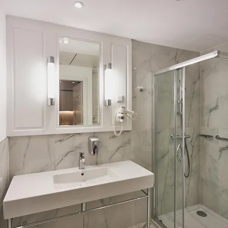 - Baltic Uzdrowiskowa 36-40 *